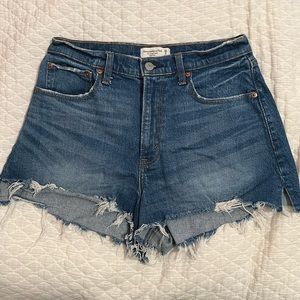 Abercrombie High rise cutoff curve love shorts size 28